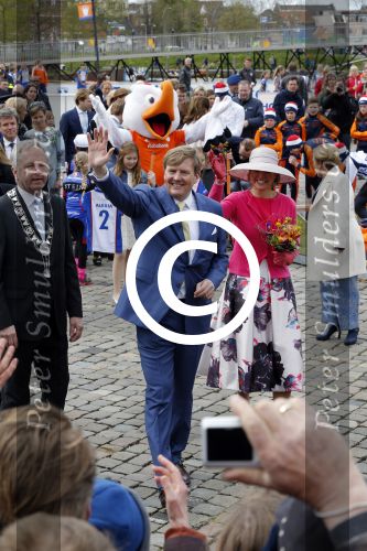 Zwolle 27 april 2016
Koningsdag in Zwolle met Koning Willem Alexander Koningin Maxima Prinses Amalia Ariane Alexia Prins Constantijn Prinses Laurentien Prins Maurits Prinses Marilene Prins Bernhard Prinses Annette Prins Pieter Christiaan Prinses Anita Prins Floris en Prinses Aimee.