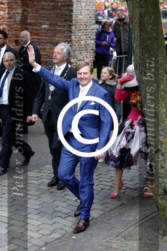 Zwolle 27 april 2016
Koningsdag in Zwolle met Koning Willem Alexander Koningin Maxima Prinses Amalia Ariane Alexia Prins Constantijn Prinses Laurentien Prins Maurits Prinses Marilene Prins Bernhard Prinses Annette Prins Pieter Christiaan Prinses Anita Prins Floris en Prinses Aimee.