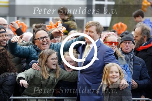 Zwolle 27 april 2016
Koningsdag in Zwolle met Koning Willem Alexander Koningin Maxima Prinses Amalia Ariane Alexia Prins Constantijn Prinses Laurentien Prins Maurits Prinses Marilene Prins Bernhard Prinses Annette Prins Pieter Christiaan Prinses Anita Prins Floris en Prinses Aimee.