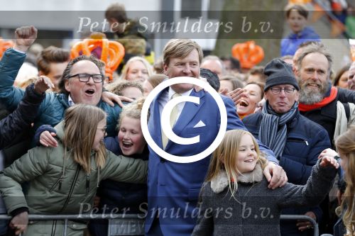 Zwolle 27 april 2016
Koningsdag in Zwolle met Koning Willem Alexander Koningin Maxima Prinses Amalia Ariane Alexia Prins Constantijn Prinses Laurentien Prins Maurits Prinses Marilene Prins Bernhard Prinses Annette Prins Pieter Christiaan Prinses Anita Prins Floris en Prinses Aimee.