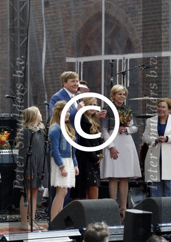 Zwolle 27 april 2016
Koningsdag in Zwolle met Koning Willem Alexander Koningin Maxima Prinses Amalia Ariane Alexia Prins Constantijn Prinses Laurentien Prins Maurits Prinses Marilene Prins Bernhard Prinses Annette Prins Pieter Christiaan Prinses Anita Prins Floris en Prinses Aimee.