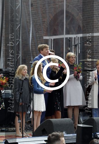 Zwolle 27 april 2016
Koningsdag in Zwolle met Koning Willem Alexander Koningin Maxima Prinses Amalia Ariane Alexia Prins Constantijn Prinses Laurentien Prins Maurits Prinses Marilene Prins Bernhard Prinses Annette Prins Pieter Christiaan Prinses Anita Prins Floris en Prinses Aimee.
