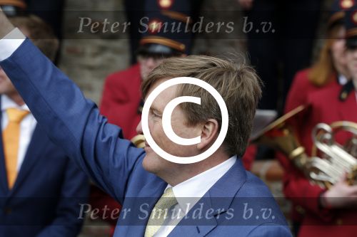 Zwolle 27 april 2016
Koningsdag in Zwolle met Koning Willem Alexander Koningin Maxima Prinses Amalia Ariane Alexia Prins Constantijn Prinses Laurentien Prins Maurits Prinses Marilene Prins Bernhard Prinses Annette Prins Pieter Christiaan Prinses Anita Prins Floris en Prinses Aimee.