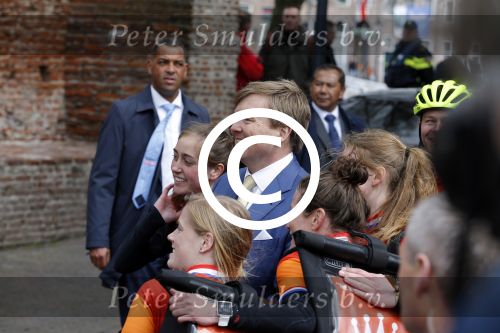 Zwolle 27 april 2016
Koningsdag in Zwolle met Koning Willem Alexander Koningin Maxima Prinses Amalia Ariane Alexia Prins Constantijn Prinses Laurentien Prins Maurits Prinses Marilene Prins Bernhard Prinses Annette Prins Pieter Christiaan Prinses Anita Prins Floris en Prinses Aimee.