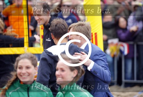 Zwolle 27 april 2016
Koningsdag in Zwolle met Koning Willem Alexander Koningin Maxima Prinses Amalia Ariane Alexia Prins Constantijn Prinses Laurentien Prins Maurits Prinses Marilene Prins Bernhard Prinses Annette Prins Pieter Christiaan Prinses Anita Prins Floris en Prinses Aimee.