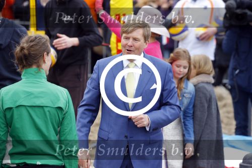 Zwolle 27 april 2016
Koningsdag in Zwolle met Koning Willem Alexander Koningin Maxima Prinses Amalia Ariane Alexia Prins Constantijn Prinses Laurentien Prins Maurits Prinses Marilene Prins Bernhard Prinses Annette Prins Pieter Christiaan Prinses Anita Prins Floris en Prinses Aimee.