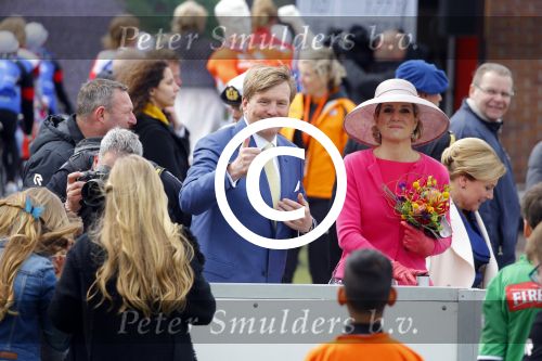 Zwolle 27 april 2016
Koningsdag in Zwolle met Koning Willem Alexander Koningin Maxima Prinses Amalia Ariane Alexia Prins Constantijn Prinses Laurentien Prins Maurits Prinses Marilene Prins Bernhard Prinses Annette Prins Pieter Christiaan Prinses Anita Prins Floris en Prinses Aimee.
