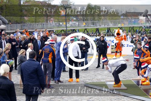 Zwolle 27 april 2016
Koningsdag in Zwolle met Koning Willem Alexander Koningin Maxima Prinses Amalia Ariane Alexia Prins Constantijn Prinses Laurentien Prins Maurits Prinses Marilene Prins Bernhard Prinses Annette Prins Pieter Christiaan Prinses Anita Prins Floris en Prinses Aimee.