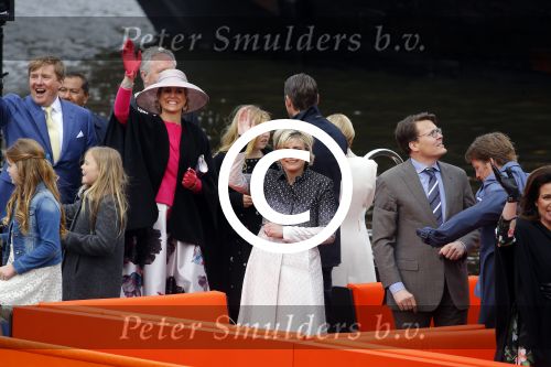 Zwolle 27 april 2016
Koningsdag in Zwolle met Koning Willem Alexander Koningin Maxima Prinses Amalia Ariane Alexia Prins Constantijn Prinses Laurentien Prins Maurits Prinses Marilene Prins Bernhard Prinses Annette Prins Pieter Christiaan Prinses Anita Prins Floris en Prinses Aimee.