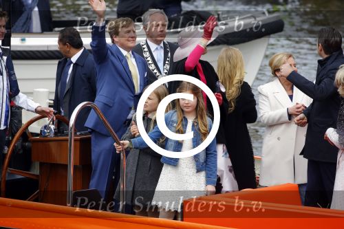 Zwolle 27 april 2016
Koningsdag in Zwolle met Koning Willem Alexander Koningin Maxima Prinses Amalia Ariane Alexia Prins Constantijn Prinses Laurentien Prins Maurits Prinses Marilene Prins Bernhard Prinses Annette Prins Pieter Christiaan Prinses Anita Prins Floris en Prinses Aimee.