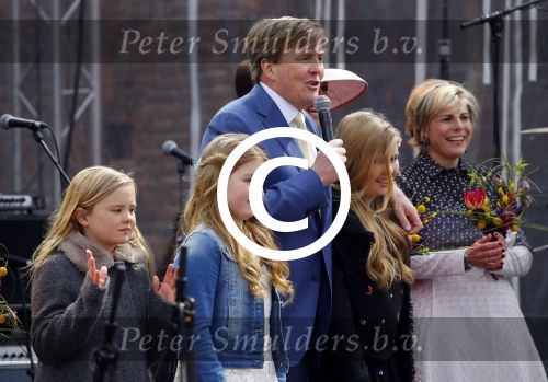 Zwolle 27 april 2016
Koningsdag in Zwolle met Koning Willem Alexander Koningin Maxima Prinses Amalia Ariane Alexia Prins Constantijn Prinses Laurentien Prins Maurits Prinses Marilene Prins Bernhard Prinses Annette Prins Pieter Christiaan Prinses Anita Prins Floris en Prinses Aimee.