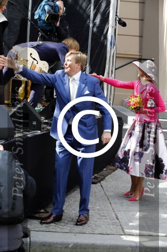 Zwolle 27 april 2016
Koningsdag in Zwolle met Koning Willem Alexander Koningin Maxima Prinses Amalia Ariane Alexia Prins Constantijn Prinses Laurentien Prins Maurits Prinses Marilene Prins Bernhard Prinses Annette Prins Pieter Christiaan Prinses Anita Prins Floris en Prinses Aimee.