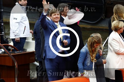 Zwolle 27 april 2016
Koningsdag in Zwolle met Koning Willem Alexander Koningin Maxima Prinses Amalia Ariane Alexia Prins Constantijn Prinses Laurentien Prins Maurits Prinses Marilene Prins Bernhard Prinses Annette Prins Pieter Christiaan Prinses Anita Prins Floris en Prinses Aimee.