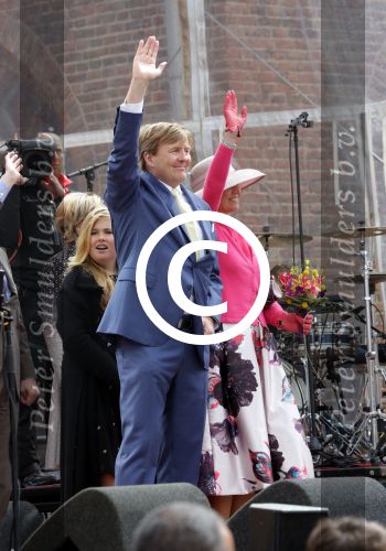 Zwolle 27 april 2016
Koningsdag in Zwolle met Koning Willem Alexander Koningin Maxima Prinses Amalia Ariane Alexia Prins Constantijn Prinses Laurentien Prins Maurits Prinses Marilene Prins Bernhard Prinses Annette Prins Pieter Christiaan Prinses Anita Prins Floris en Prinses Aimee.