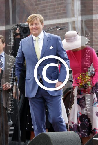 Zwolle 27 april 2016
Koningsdag in Zwolle met Koning Willem Alexander Koningin Maxima Prinses Amalia Ariane Alexia Prins Constantijn Prinses Laurentien Prins Maurits Prinses Marilene Prins Bernhard Prinses Annette Prins Pieter Christiaan Prinses Anita Prins Floris en Prinses Aimee.
