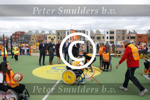 Amsterdam 22 april 2016
Koning Willem Alexander en Koningin Maxima bij de opening van de koningsspelen in Amsterdam.
Richard Krajicek vangt ze op en Johnny de Mol doet de presentatie.