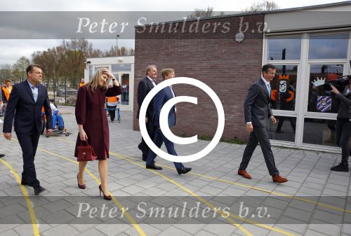 Amsterdam 22 april 2016
Koning Willem Alexander en Koningin Maxima bij de opening van de koningsspelen in Amsterdam.
Richard Krajicek vangt ze op en Johnny de Mol doet de presentatie.