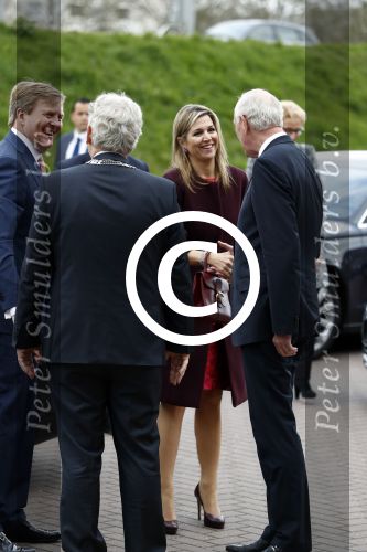 Amsterdam 22 april 2016
Koning Willem Alexander en Koningin Maxima bij de opening van de koningsspelen in Amsterdam.
Richard Krajicek vangt ze op en Johnny de Mol doet de presentatie.