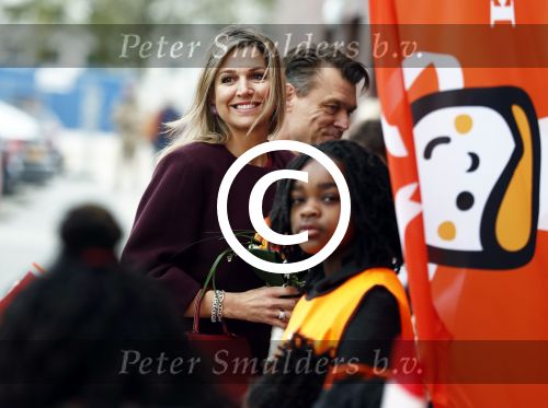 Amsterdam 22 april 2016
Koning Willem Alexander en Koningin Maxima bij de opening van de koningsspelen in Amsterdam.
Richard Krajicek vangt ze op en Johnny de Mol doet de presentatie.