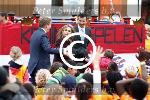Amsterdam 22 april 2016
Koning Willem Alexander en Koningin Maxima bij de opening van de koningsspelen in Amsterdam.
Richard Krajicek vangt ze op en Johnny de Mol doet de presentatie.