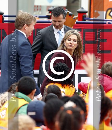 Amsterdam 22 april 2016
Koning Willem Alexander en Koningin Maxima bij de opening van de koningsspelen in Amsterdam.
Richard Krajicek vangt ze op en Johnny de Mol doet de presentatie.