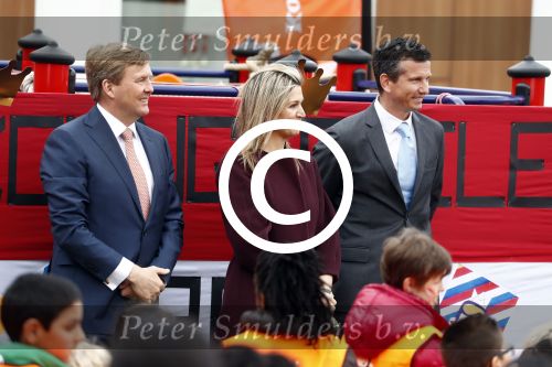 Amsterdam 22 april 2016
Koning Willem Alexander en Koningin Maxima bij de opening van de koningsspelen in Amsterdam.
Richard Krajicek vangt ze op en Johnny de Mol doet de presentatie.