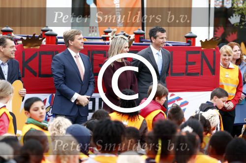 Amsterdam 22 april 2016
Koning Willem Alexander en Koningin Maxima bij de opening van de koningsspelen in Amsterdam.
Richard Krajicek vangt ze op en Johnny de Mol doet de presentatie.