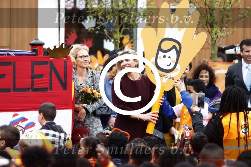 Amsterdam 22 april 2016
Koning Willem Alexander en Koningin Maxima bij de opening van de koningsspelen in Amsterdam.
Richard Krajicek vangt ze op en Johnny de Mol doet de presentatie.