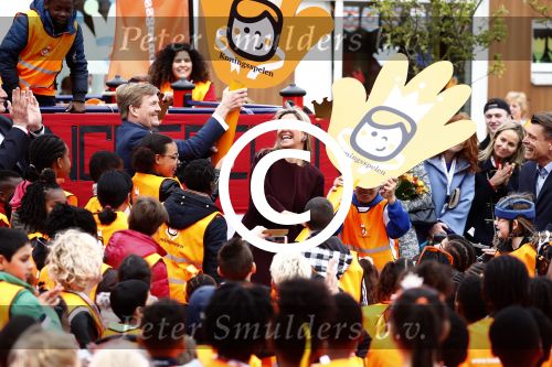 Amsterdam 22 april 2016
Koning Willem Alexander en Koningin Maxima bij de opening van de koningsspelen in Amsterdam.
Richard Krajicek vangt ze op en Johnny de Mol doet de presentatie.