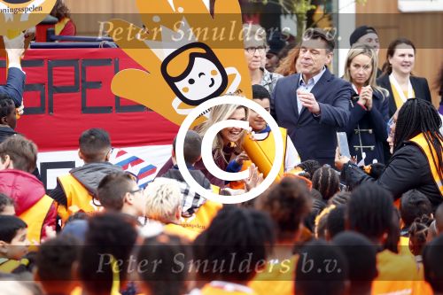 Amsterdam 22 april 2016
Koning Willem Alexander en Koningin Maxima bij de opening van de koningsspelen in Amsterdam.
Richard Krajicek vangt ze op en Johnny de Mol doet de presentatie.