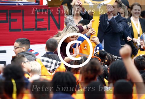 Amsterdam 22 april 2016
Koning Willem Alexander en Koningin Maxima bij de opening van de koningsspelen in Amsterdam.
Richard Krajicek vangt ze op en Johnny de Mol doet de presentatie.