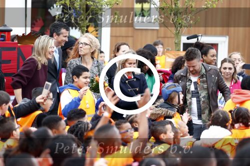 Amsterdam 22 april 2016
Koning Willem Alexander en Koningin Maxima bij de opening van de koningsspelen in Amsterdam.
Richard Krajicek vangt ze op en Johnny de Mol doet de presentatie.