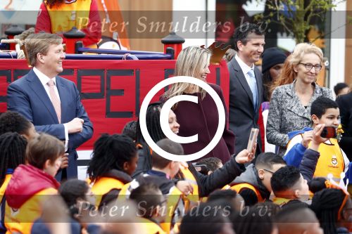 Amsterdam 22 april 2016
Koning Willem Alexander en Koningin Maxima bij de opening van de koningsspelen in Amsterdam.
Richard Krajicek vangt ze op en Johnny de Mol doet de presentatie.