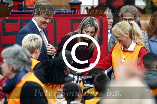 Amsterdam 22 april 2016
Koning Willem Alexander en Koningin Maxima bij de opening van de koningsspelen in Amsterdam.
Richard Krajicek vangt ze op en Johnny de Mol doet de presentatie.