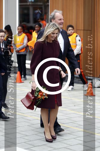 Amsterdam 22 april 2016
Koning Willem Alexander en Koningin Maxima bij de opening van de koningsspelen in Amsterdam.
Richard Krajicek vangt ze op en Johnny de Mol doet de presentatie.