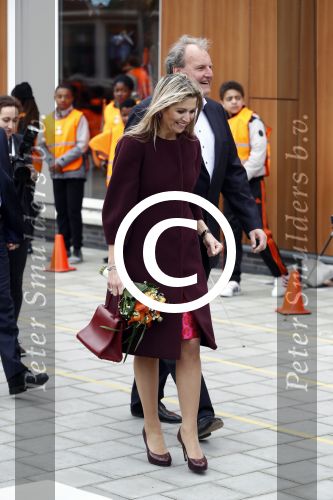Amsterdam 22 april 2016
Koning Willem Alexander en Koningin Maxima bij de opening van de koningsspelen in Amsterdam.
Richard Krajicek vangt ze op en Johnny de Mol doet de presentatie.