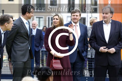 Amsterdam 22 april 2016
Koning Willem Alexander en Koningin Maxima bij de opening van de koningsspelen in Amsterdam.
Richard Krajicek vangt ze op en Johnny de Mol doet de presentatie.