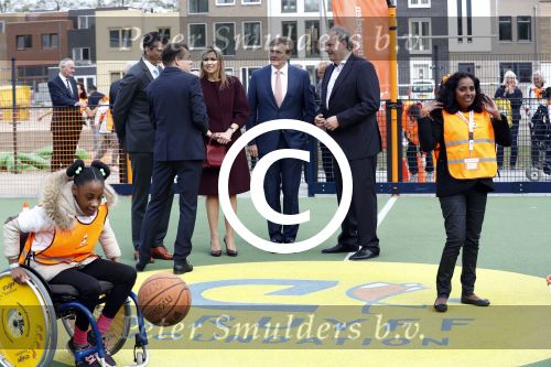 Amsterdam 22 april 2016
Koning Willem Alexander en Koningin Maxima bij de opening van de koningsspelen in Amsterdam.
Richard Krajicek vangt ze op en Johnny de Mol doet de presentatie.
