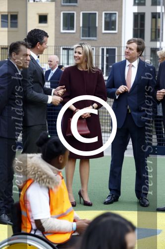 Amsterdam 22 april 2016
Koning Willem Alexander en Koningin Maxima bij de opening van de koningsspelen in Amsterdam.
Richard Krajicek vangt ze op en Johnny de Mol doet de presentatie.