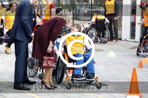 Amsterdam 22 april 2016
Koning Willem Alexander en Koningin Maxima bij de opening van de koningsspelen in Amsterdam.
Richard Krajicek vangt ze op en Johnny de Mol doet de presentatie.