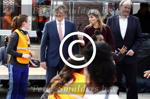 Amsterdam 22 april 2016
Koning Willem Alexander en Koningin Maxima bij de opening van de koningsspelen in Amsterdam.
Richard Krajicek vangt ze op en Johnny de Mol doet de presentatie.