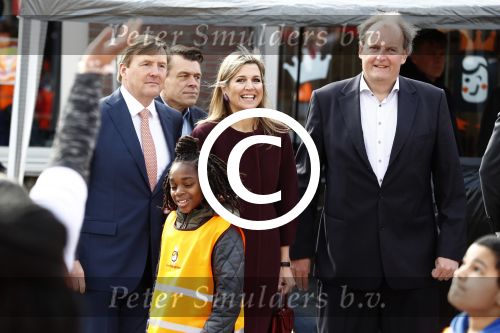 Amsterdam 22 april 2016
Koning Willem Alexander en Koningin Maxima bij de opening van de koningsspelen in Amsterdam.
Richard Krajicek vangt ze op en Johnny de Mol doet de presentatie.