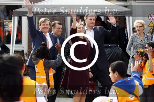 Amsterdam 22 april 2016
Koning Willem Alexander en Koningin Maxima bij de opening van de koningsspelen in Amsterdam.
Richard Krajicek vangt ze op en Johnny de Mol doet de presentatie.