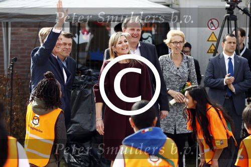 Amsterdam 22 april 2016
Koning Willem Alexander en Koningin Maxima bij de opening van de koningsspelen in Amsterdam.
Richard Krajicek vangt ze op en Johnny de Mol doet de presentatie.
