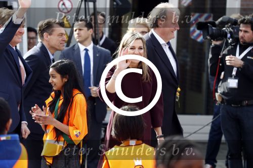 Amsterdam 22 april 2016
Koning Willem Alexander en Koningin Maxima bij de opening van de koningsspelen in Amsterdam.
Richard Krajicek vangt ze op en Johnny de Mol doet de presentatie.