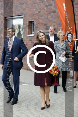 Amsterdam 22 april 2016
Koning Willem Alexander en Koningin Maxima bij de opening van de koningsspelen in Amsterdam.
Richard Krajicek vangt ze op en Johnny de Mol doet de presentatie.