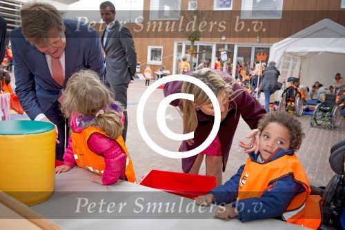 Amsterdam 22 april 2016
Koning Willem Alexander en Koningin Maxima bij de opening van de koningsspelen in Amsterdam.
Richard Krajicek vangt ze op en Johnny de Mol doet de presentatie.