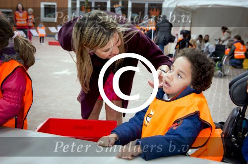 Amsterdam 22 april 2016
Koning Willem Alexander en Koningin Maxima bij de opening van de koningsspelen in Amsterdam.
Richard Krajicek vangt ze op en Johnny de Mol doet de presentatie.