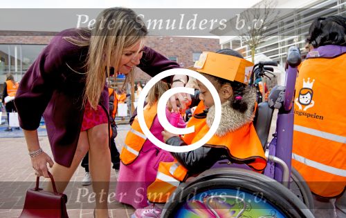 Amsterdam 22 april 2016
Koning Willem Alexander en Koningin Maxima bij de opening van de koningsspelen in Amsterdam.
Richard Krajicek vangt ze op en Johnny de Mol doet de presentatie.