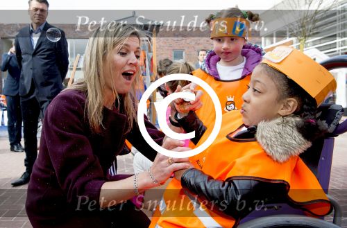Amsterdam 22 april 2016
Koning Willem Alexander en Koningin Maxima bij de opening van de koningsspelen in Amsterdam.
Richard Krajicek vangt ze op en Johnny de Mol doet de presentatie.